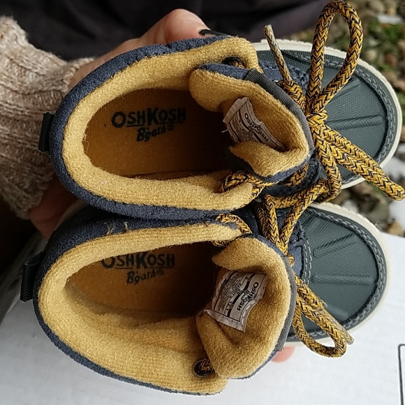 Authentic OshKosh Bgosh Boy Winter/Rain Boots US 5 - Picture 4 of 6